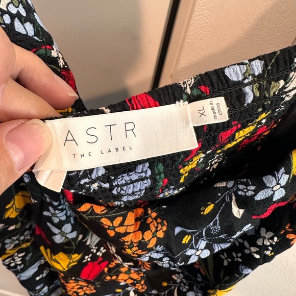 ASTR The Label Puff Sleeve Front Slit Midi Dress - Picture 5 of 6